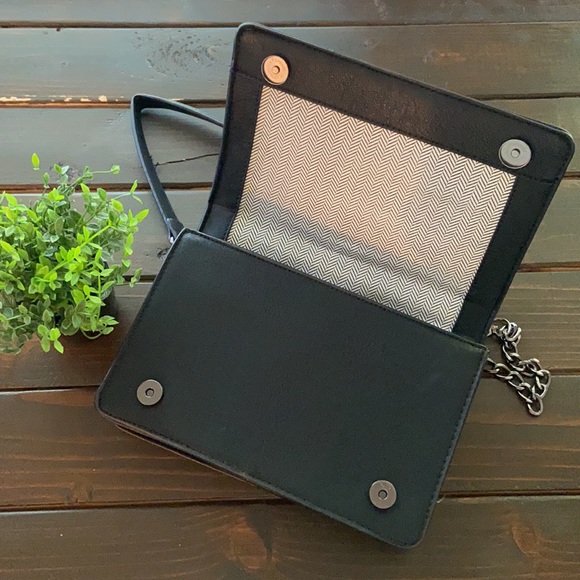 DSW Chevron Fringe Clutch Crossbody Purse Black - Picture 6 of 7